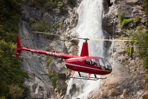 Sightseeing among Alaska's natural beauty with Gro