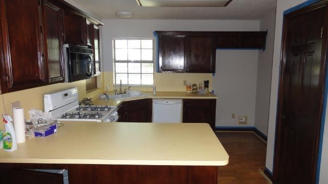 How the kitchen looked befroe we started