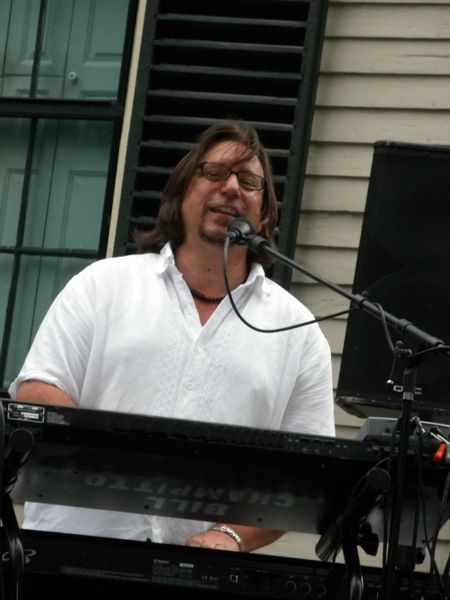 Live summertime performance for Loring Greenough H