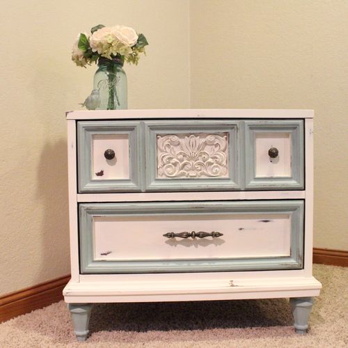 Shabby chic nightstand painted in Annie Sloan's Ol