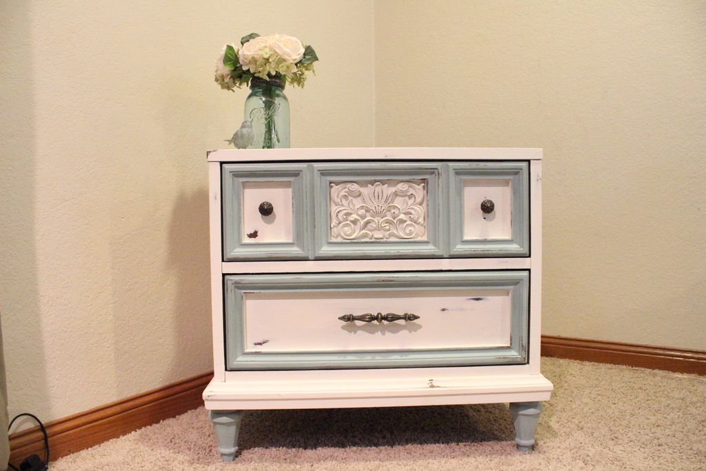 Shabby chic nightstand painted in Annie Sloan's Ol