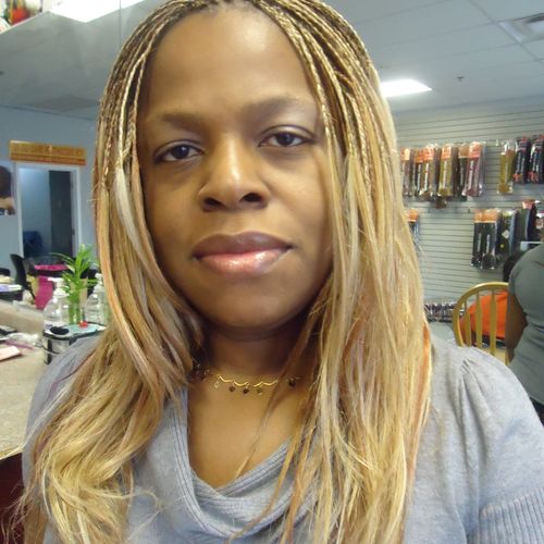 Yvonne,the owner
Professional Licensed Braider
20 
