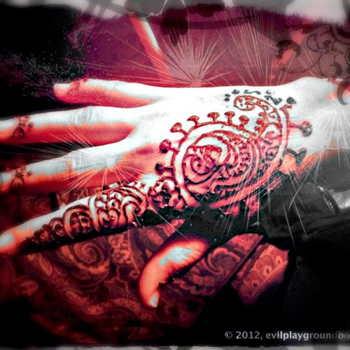 Make your event special with Henna temporary tatto