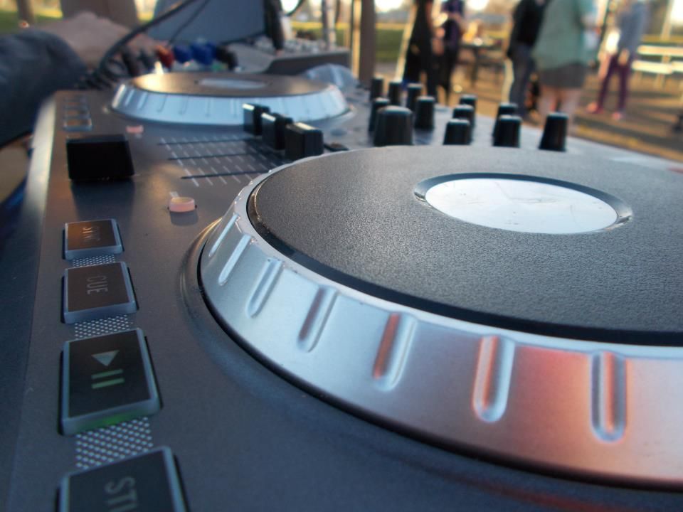 back up dj table