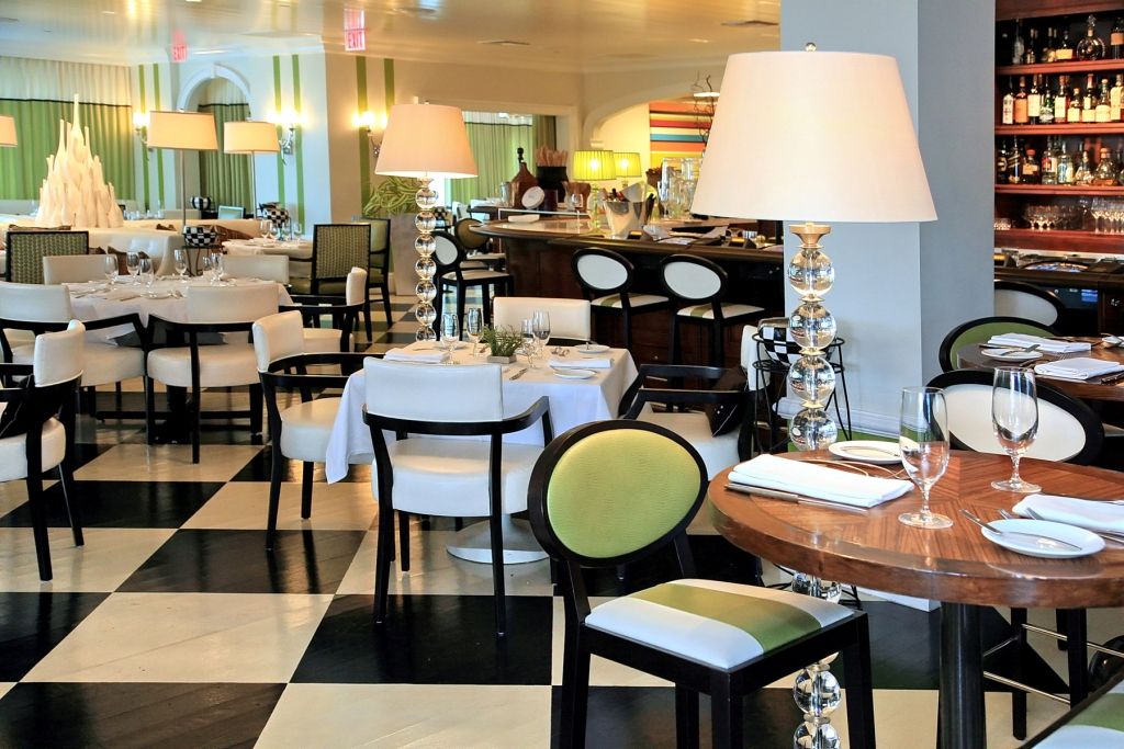 Vintner Grill bar and portion of dining room.