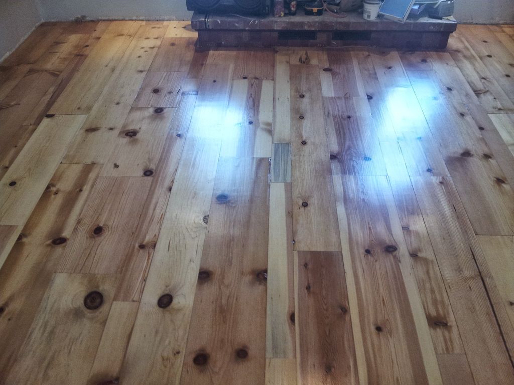 Knotted Pine Random Plank 4,7 and 11 inch