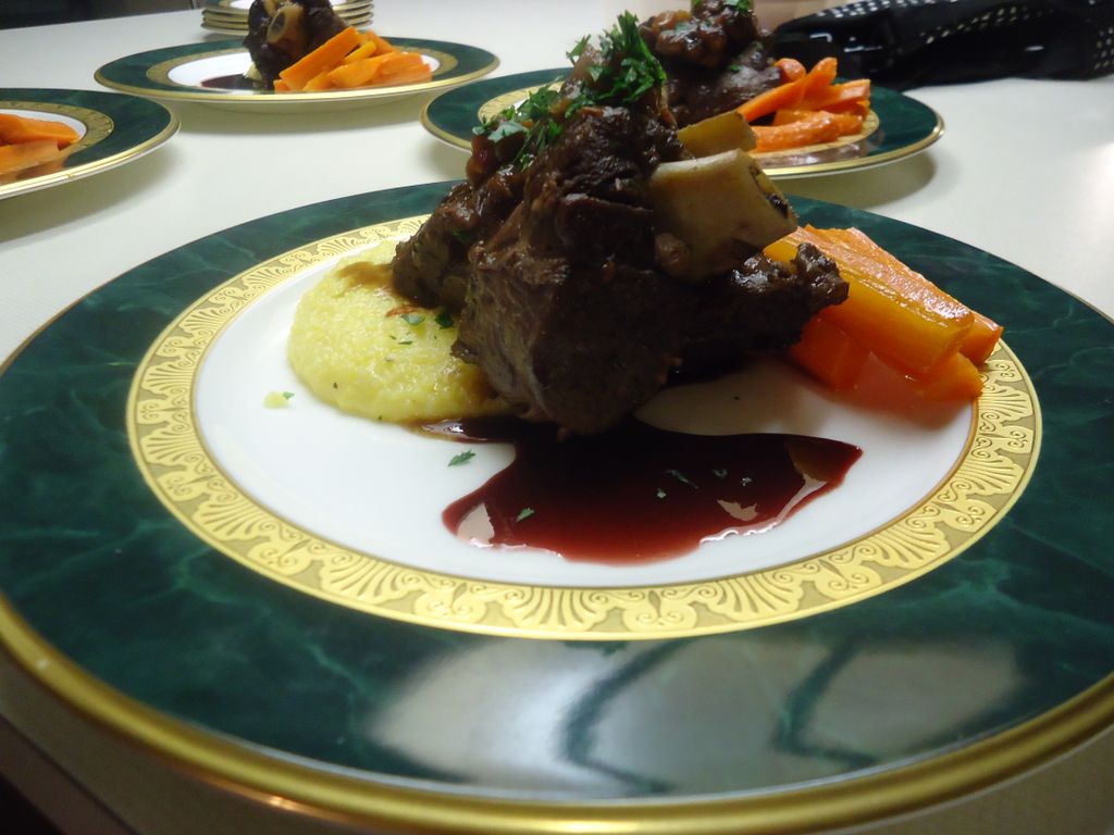 Red wine braised lamb shanks/parsnip potato puree/