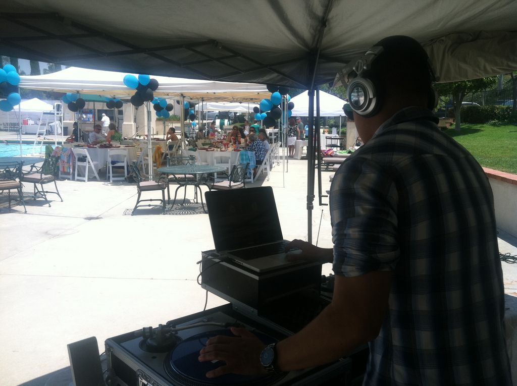 Djing a Pool birthday Party