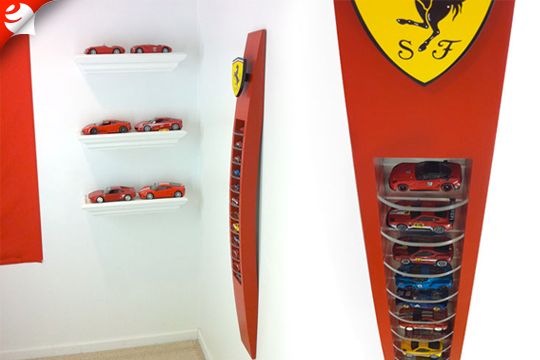 Arc display for 1/60th scale die cast collectibles