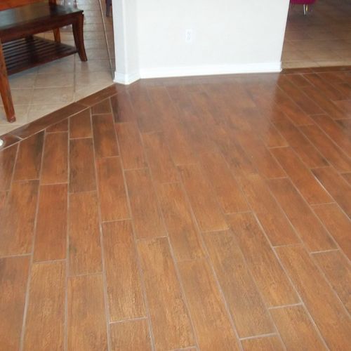 Tile flooring that looks like hardwood flooring
