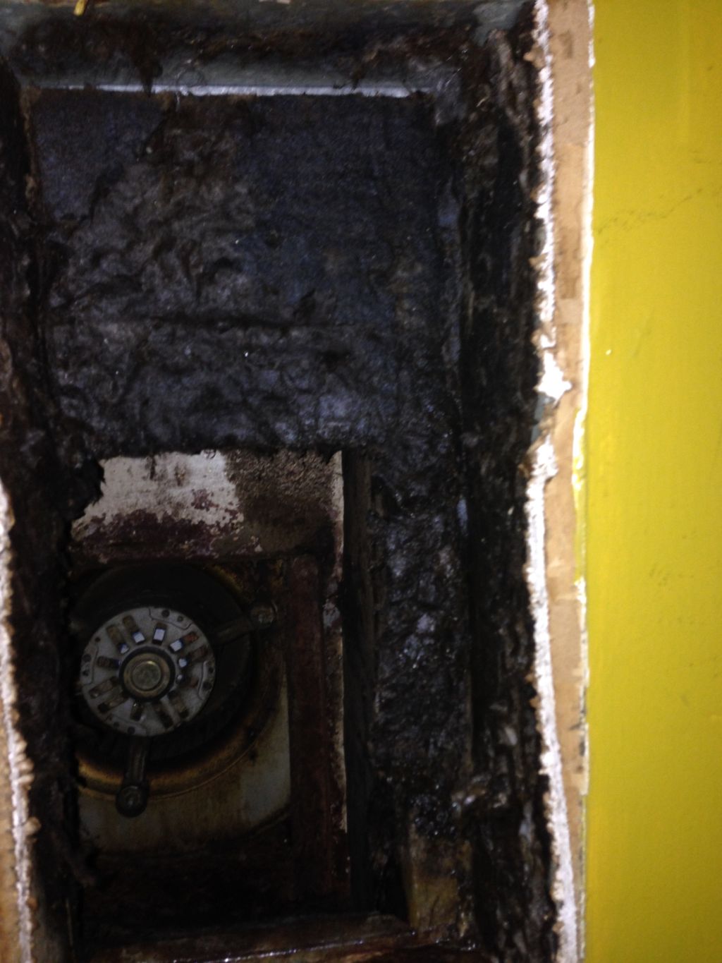 AIR DUCT INTAKE VENT WITHOUT THE GRILL AFTER CLEAN