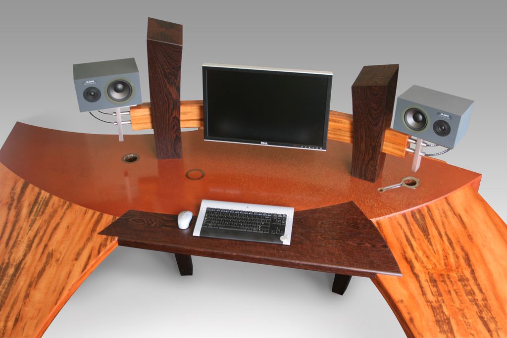 One of a kind work desk for an amazing computer en