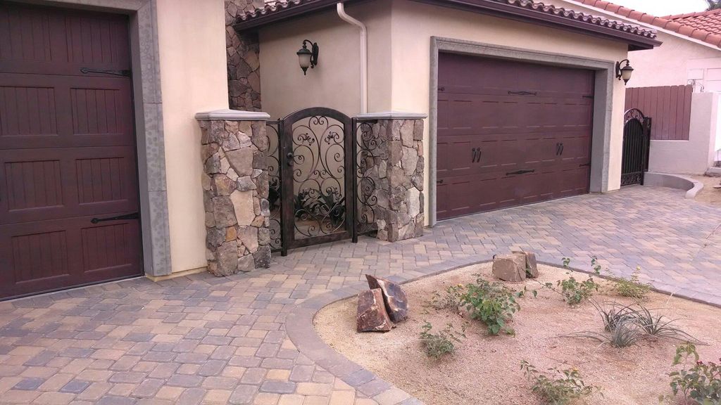 Desert scape front yard with interlocking pavers