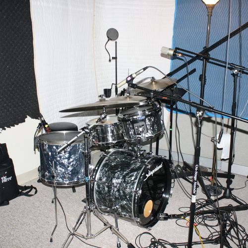 Most time we like to fit a FULL DRUM SET in our Vo
