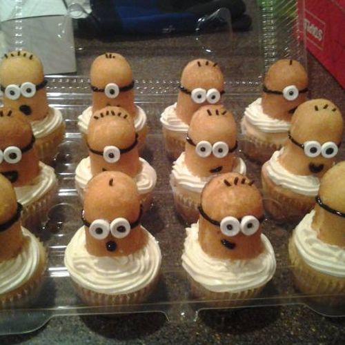Minion cupcakes! Marble cupcakes with buttercream 