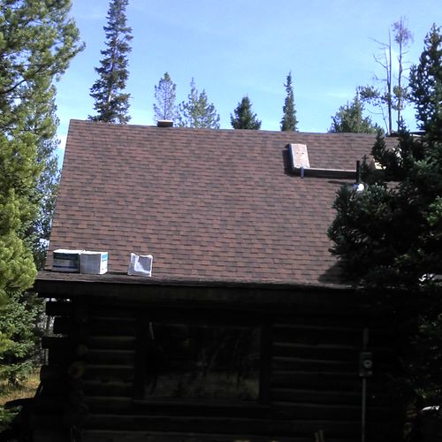 A cabin in stanley that had a metal roof before