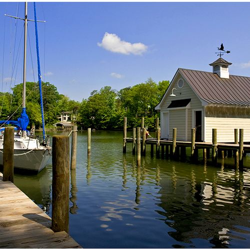 Boat house with boat lift near Chesapeake Bay