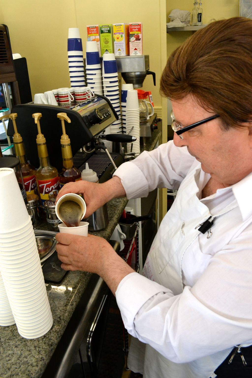 Roberto di Roma... making espresso!