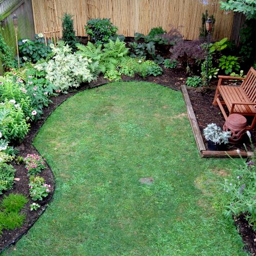 Brownstone backyard - simple and un-fussy!