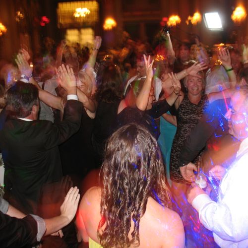 More Amazing Dance Crowd at Great Wedding