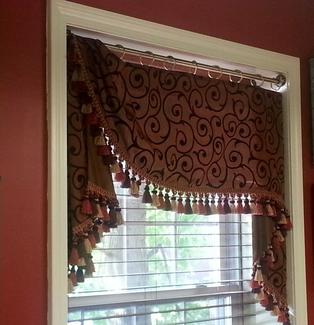 Valance inside-mounted with flush mount decorative