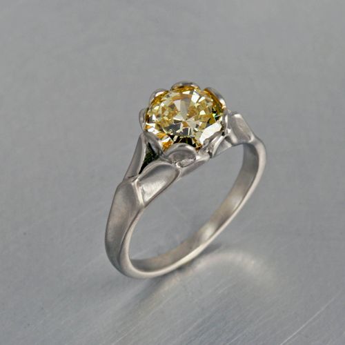 Custom made 1.5 carat Yellow diamond ring in palla