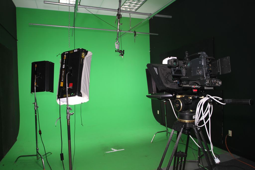 Studio B Greenscreen with Cyc Wall