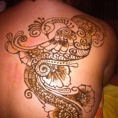 A huge henna peacock back piece (Private session)