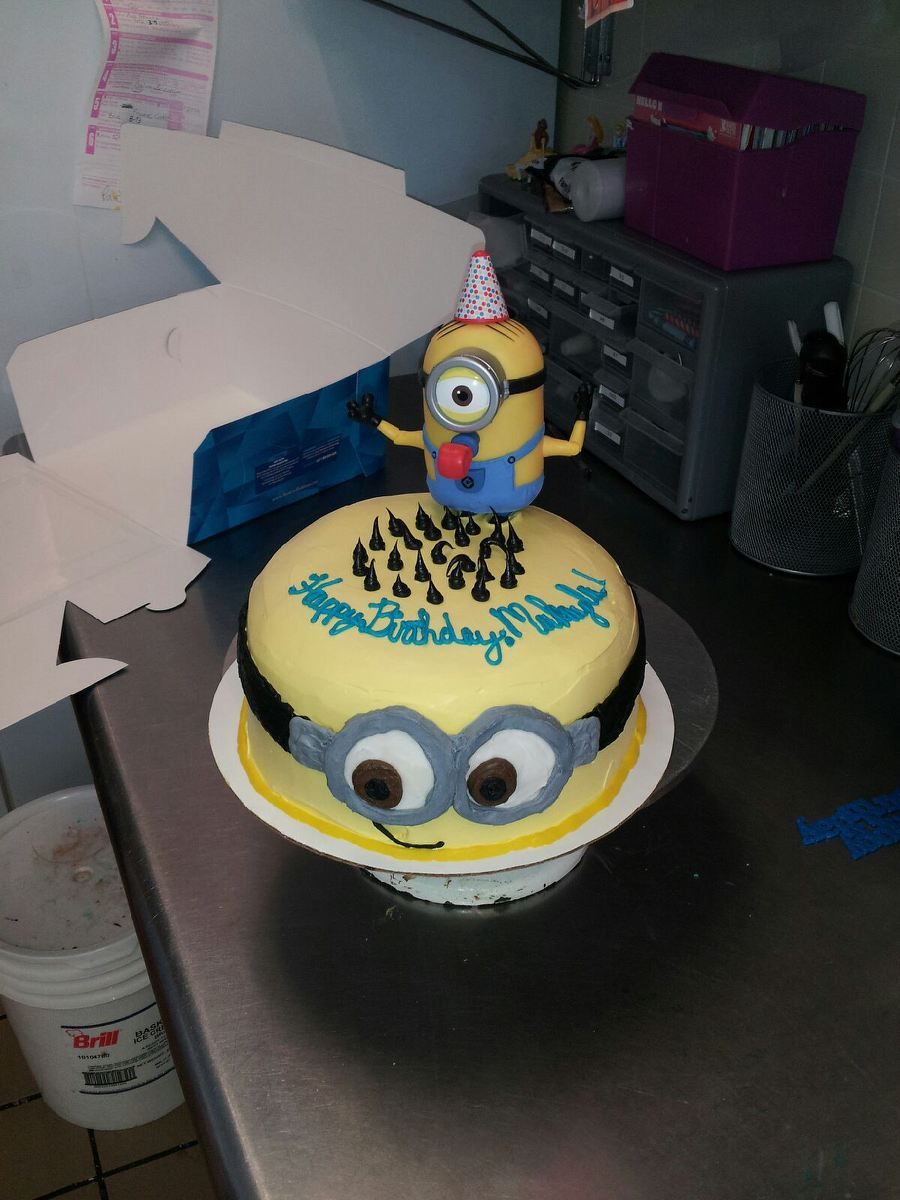Despicable Me themed ice cream cake, frosted with 