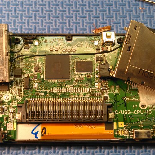 Nintendo DS Lite and DSi cartridge socket removal 