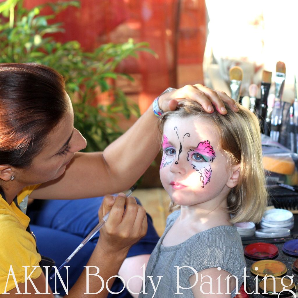 Akin Body Painting