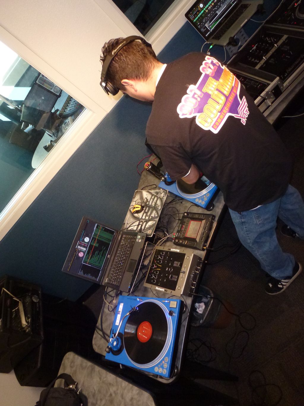 At 90.7 & 92.7fm the Goldmine Djing live.