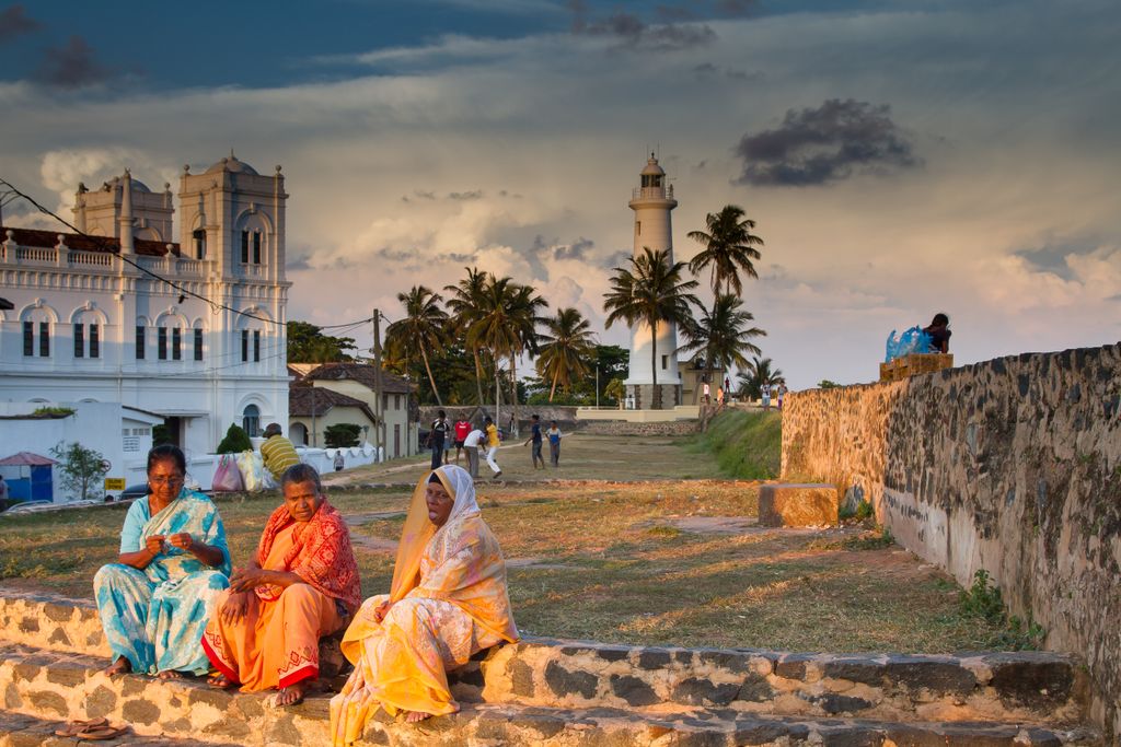 Ladies of Sri Lanka enjoying a warm evening.