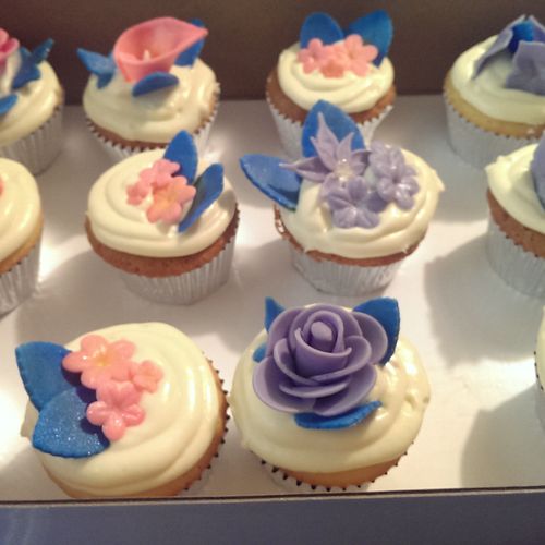 Flower design cupcakes
