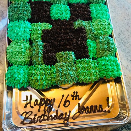 Minecraft creeper cupcake cake 