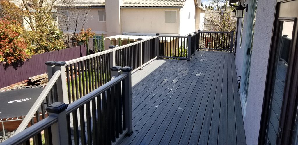 Trex Transend decking with Trex railing 