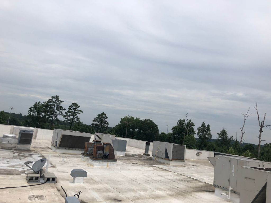 Many Roof Top Unit/ Air conditioner 