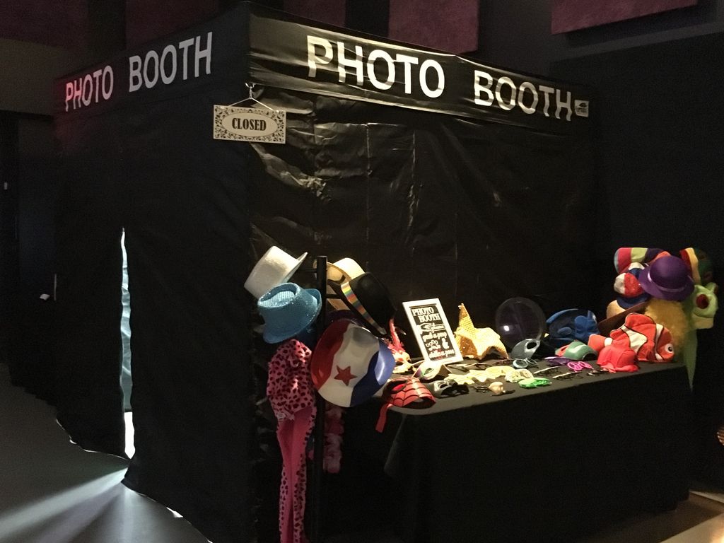 8x8 Enclosed Booth
