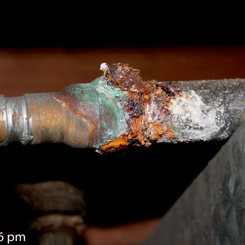 Copper to Galvanized Pipe Connection Is Corroding