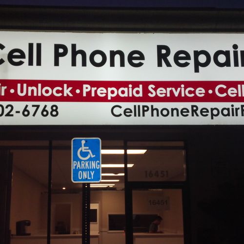 Cell Phone Repair Pros Storefront off of Magnolia 