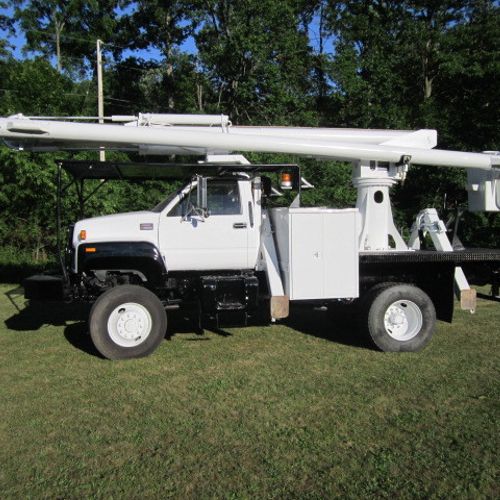 4 WHEEL DRIVE BUCKET TRUCK TO GET WHERE THE OTHERS