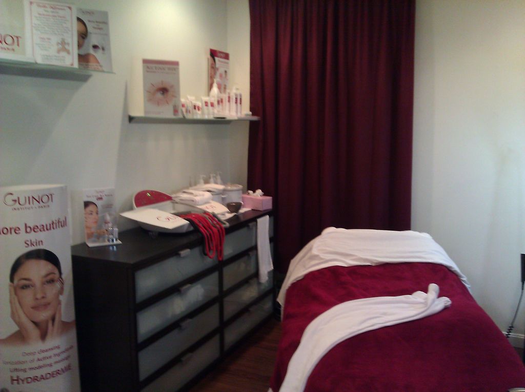 Relax & rejeuvenate in the facial treatment room