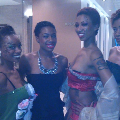 thats me in the middle with my lovely MUA models.