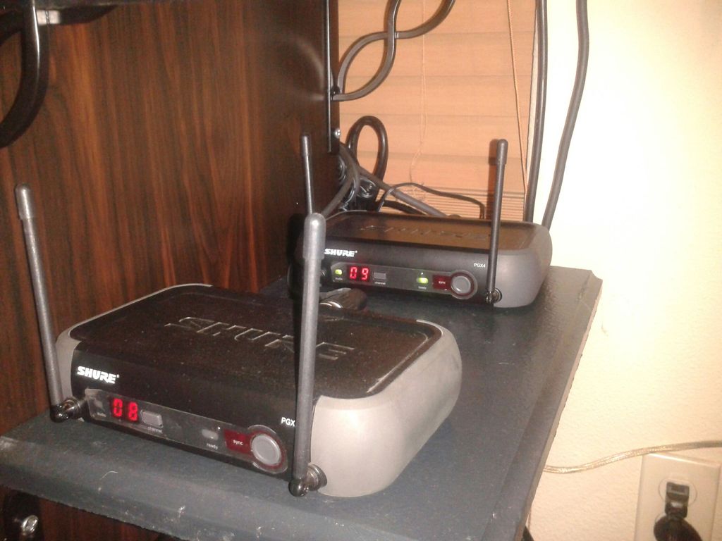 (Close Up) Wireless Mic Receivers