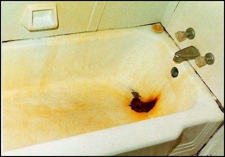 An old damaged bathtub in need of replacement