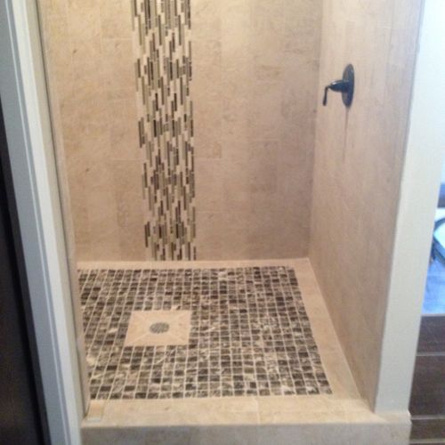 Master bath walk-in shower w/glass mosaic accent a