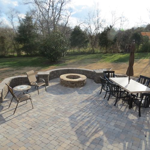 Backyard brick paver patio with paver block seat w