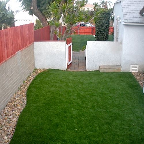 Backyard has Easy Turf!