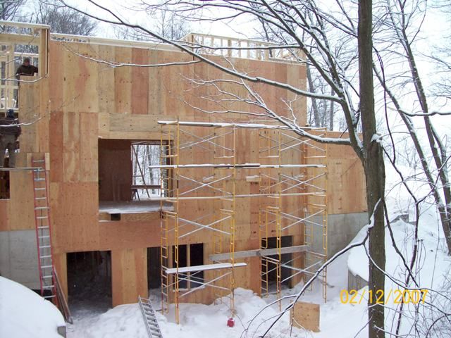 Constructi











on 

on a house on Lake Mici