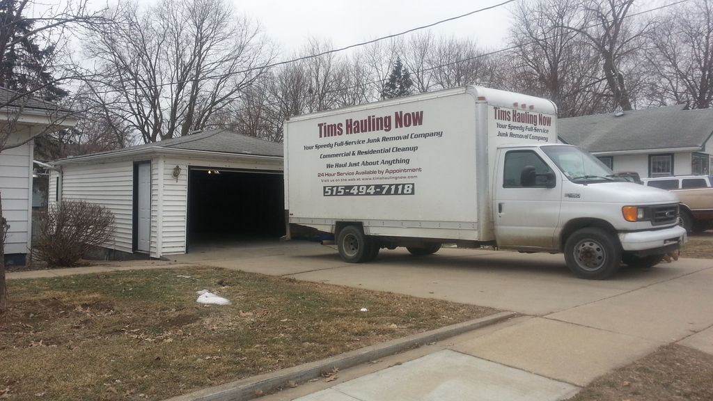 Des Moines Iowa Trash Removal Truck